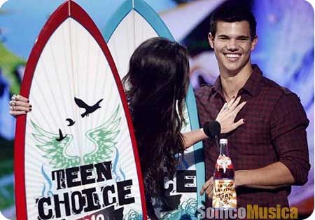 Movies  Selena Gomez on Selena Gomez Y Taylor Lautner En Los Premios Teen Choice Awards