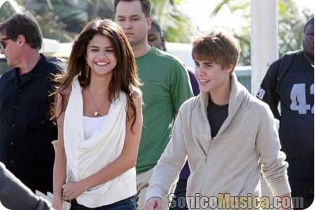 Selena Gomez Y Justin Bieber graphic added on February 17, 2011 