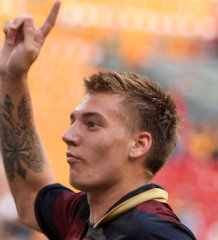 f33_bendtner.png